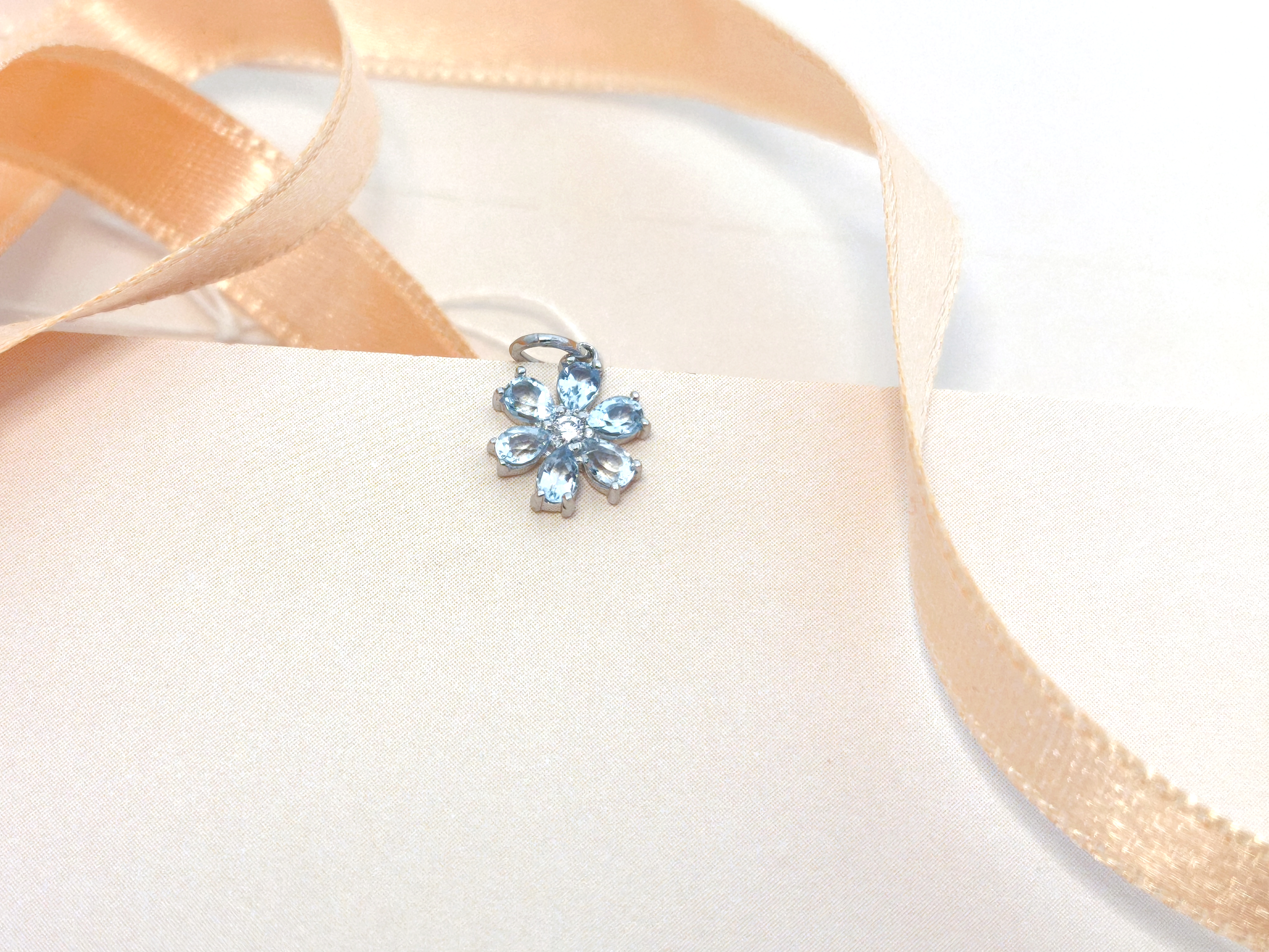 Přívěsek Pomněnka